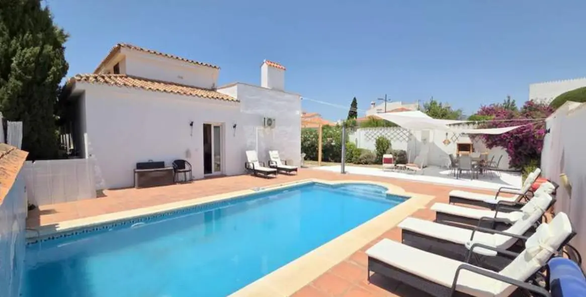 Venta de villa independiente en Manilva 1