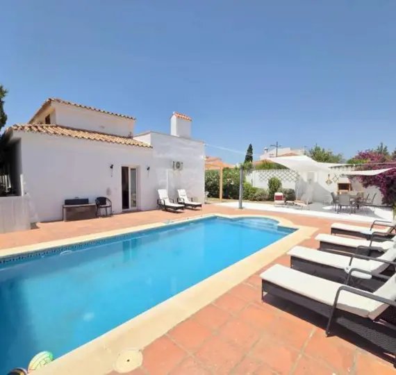 Продажа  отдельно стоящей виллы в Manilva