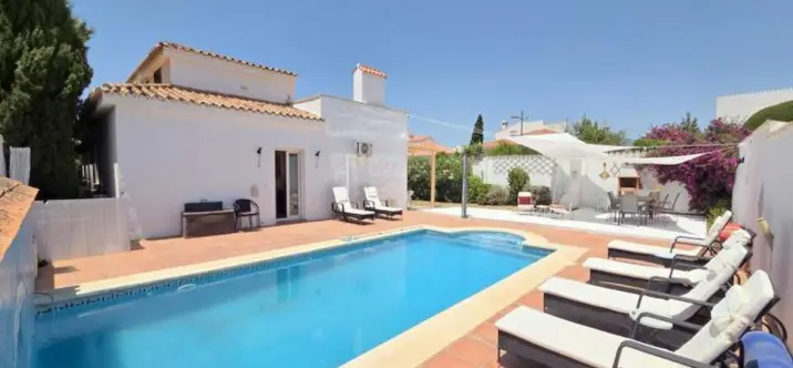 Продажа  отдельно стоящей виллы в Manilva 0