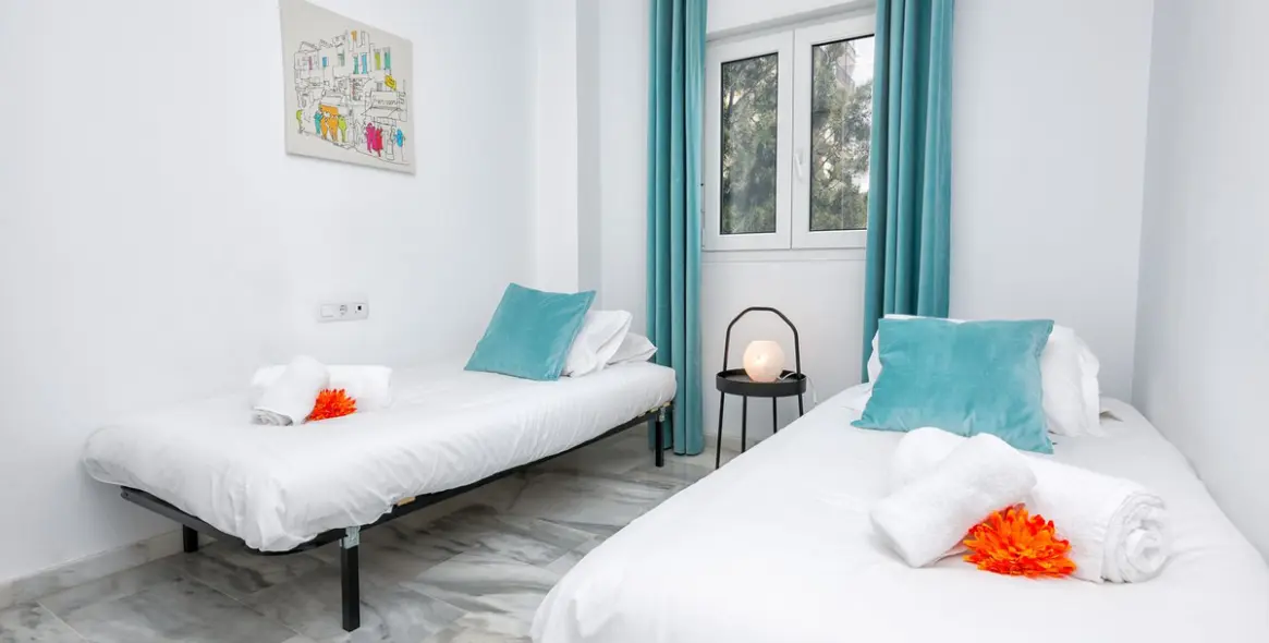 Sale of middle floor apartment in Calahonda 13