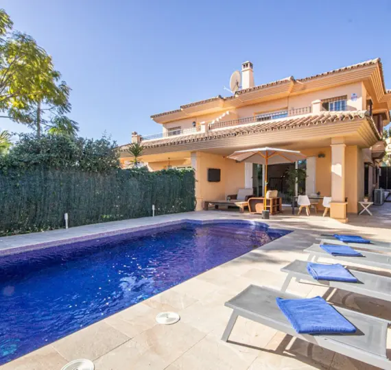 Продажа дома на две семьи в Riviera del Sol