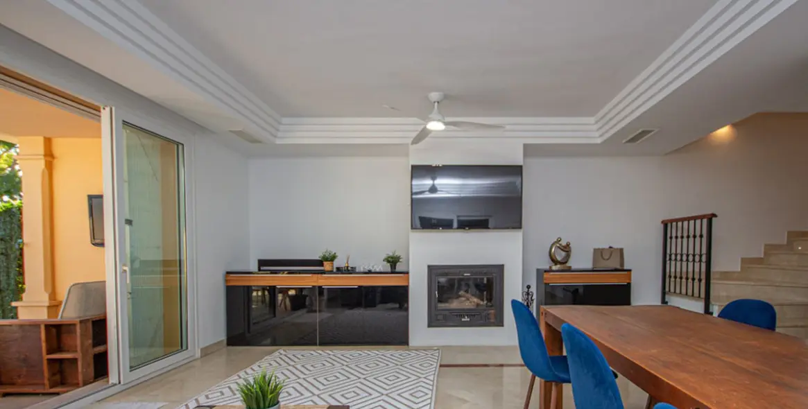 Продажа дома на две семьи в Riviera del Sol 20