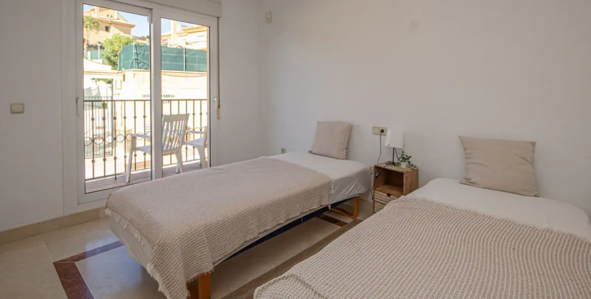 Продажа дома на две семьи в Riviera del Sol 30