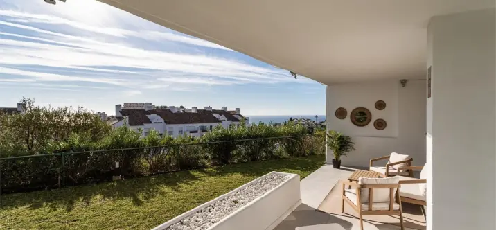 Продажа апартаментов на первом этаже в Miraflores 1