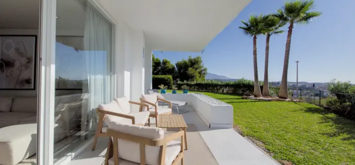 Продажа апартаментов на первом этаже в Miraflores 2