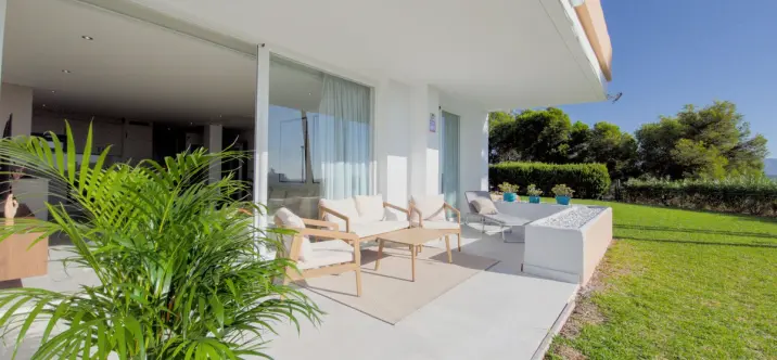 Продажа апартаментов на первом этаже в Miraflores 3