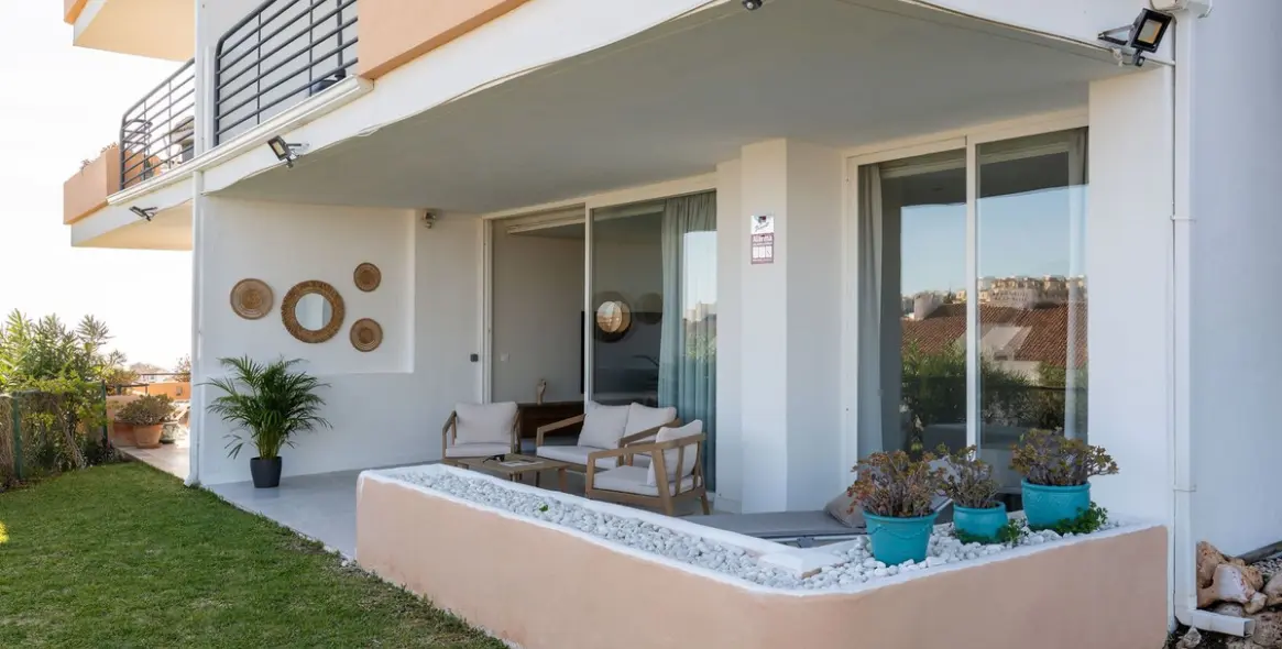 Продажа апартаментов на первом этаже в Miraflores 6