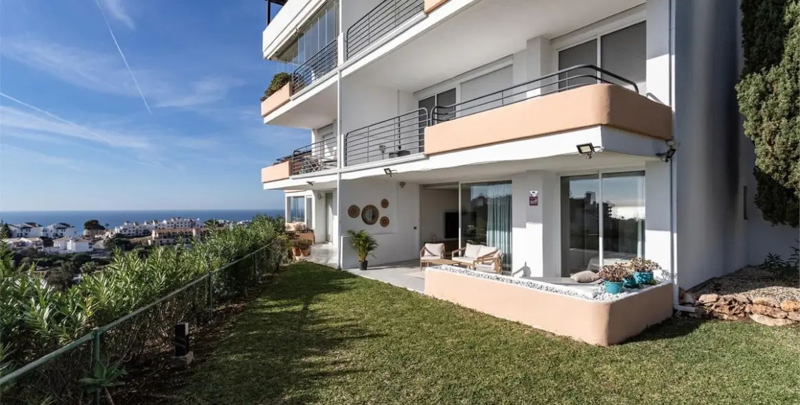 Продажа апартаментов на первом этаже в Miraflores 7