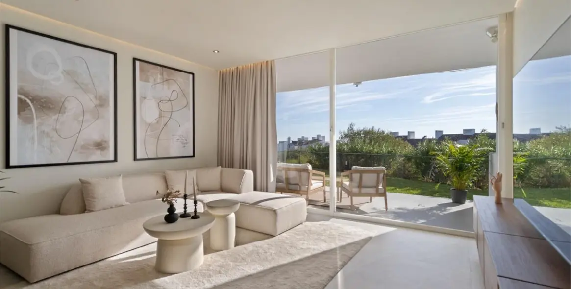 Продажа апартаментов на первом этаже в Miraflores 9