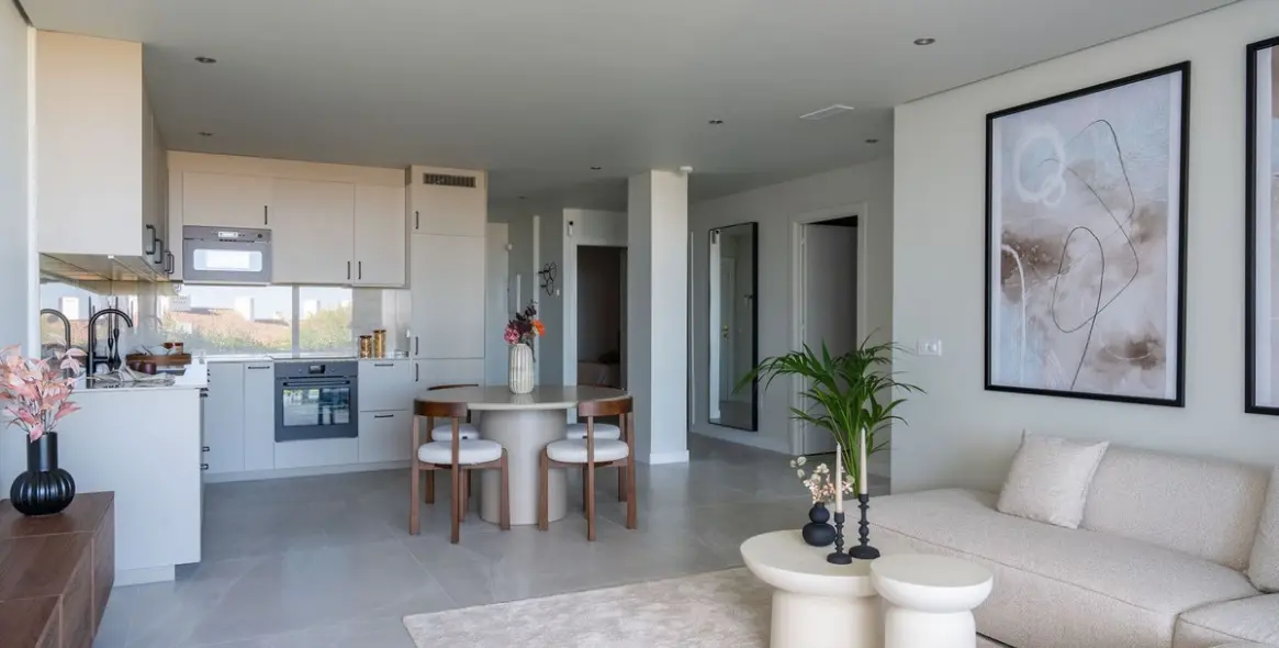 Продажа апартаментов на первом этаже в Miraflores 10