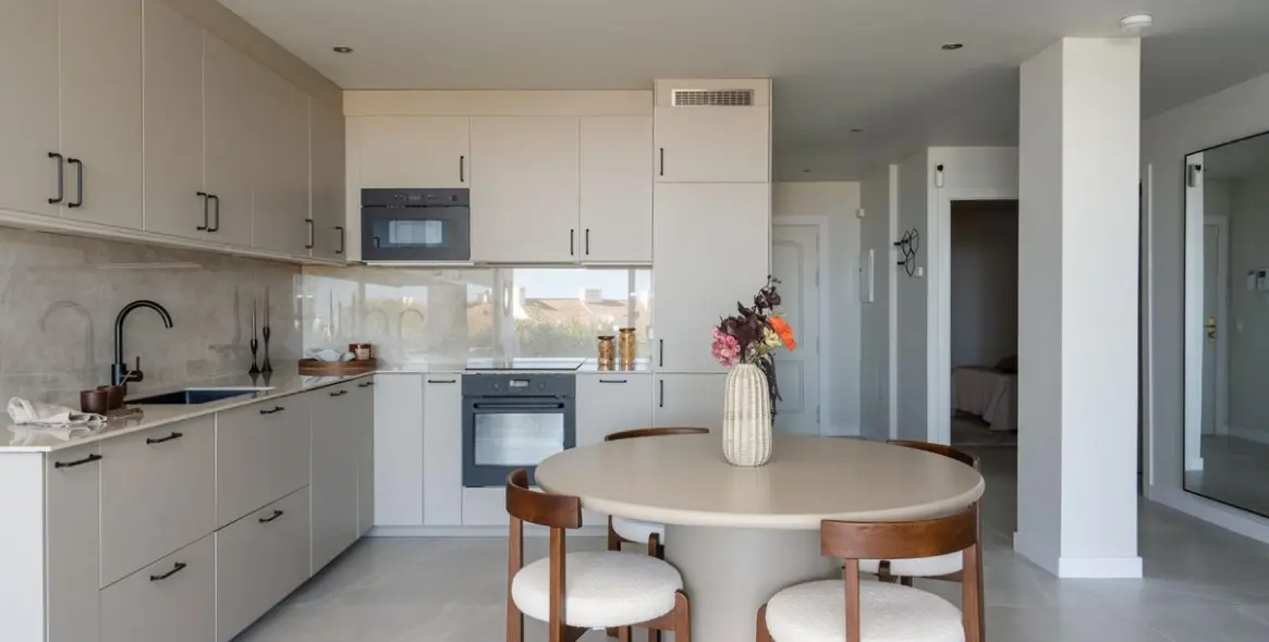 Продажа апартаментов на первом этаже в Miraflores 13