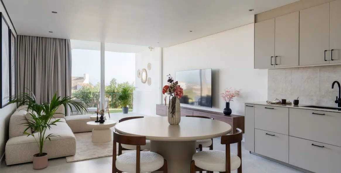 Продажа апартаментов на первом этаже в Miraflores 14