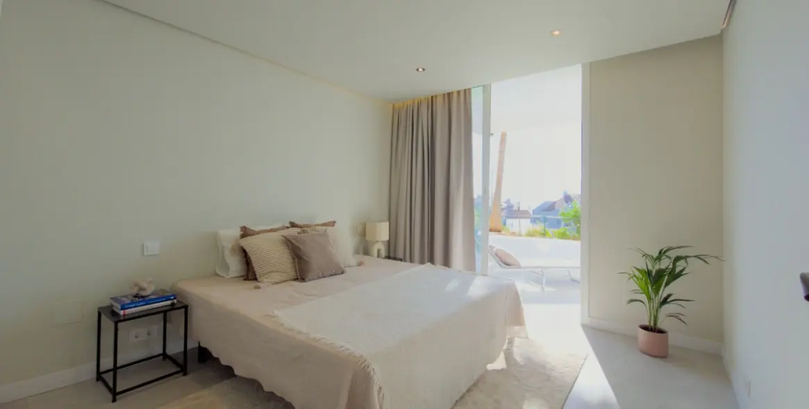 Продажа апартаментов на первом этаже в Miraflores 17