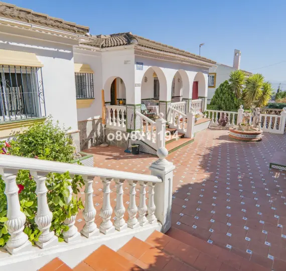 Sale of detached villa in Alhaurín de la Torre