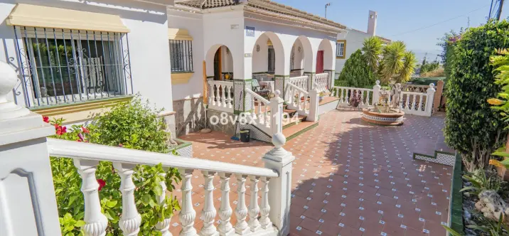 Sale of detached villa in Alhaurín de la Torre 1