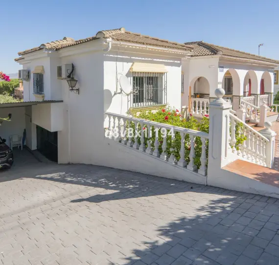 Sale of detached villa in Alhaurín de la Torre