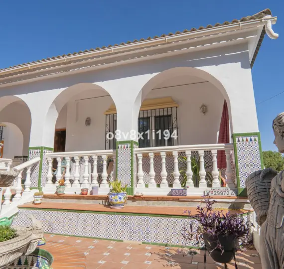 Sale of detached villa in Alhaurín de la Torre