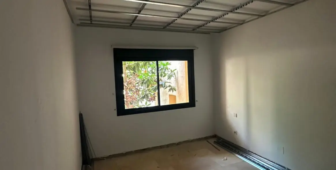 Продажа апартаментов на среднем этаже в Dos Hermanas 8