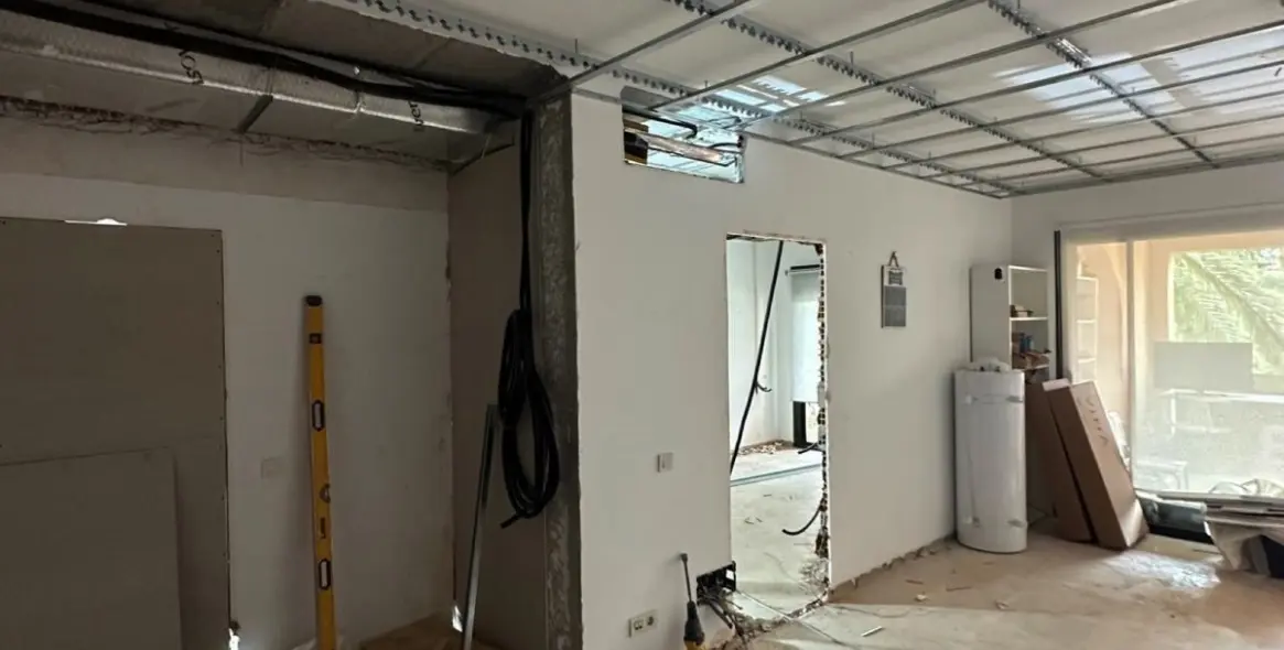 Продажа апартаментов на среднем этаже в Dos Hermanas 10