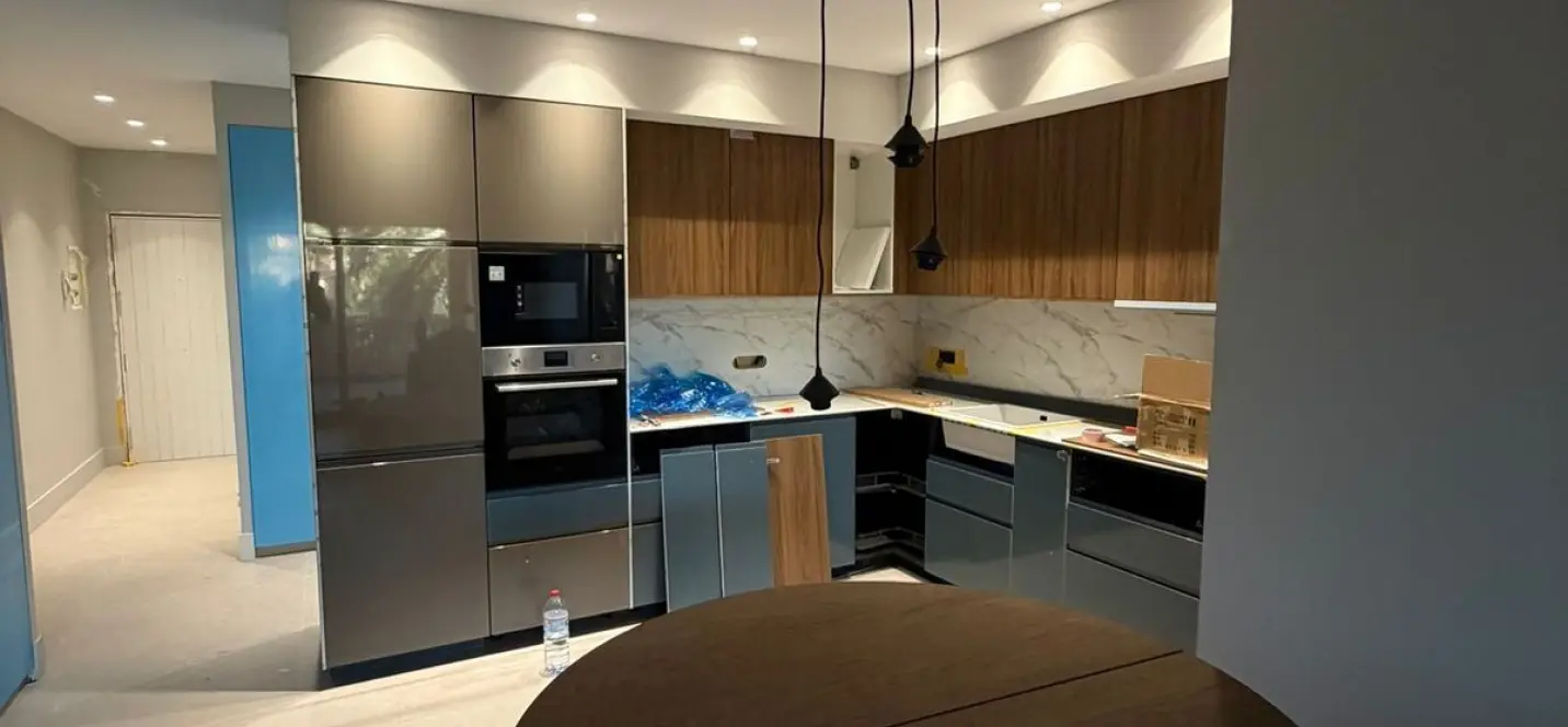 Venta de apartamento en planta media en New Golden Mile 3