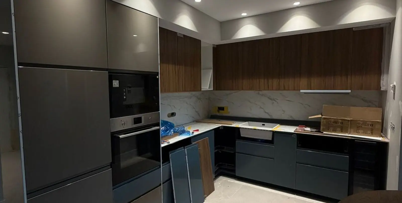 Sale of middle floor apartment in New Golden Mile 5