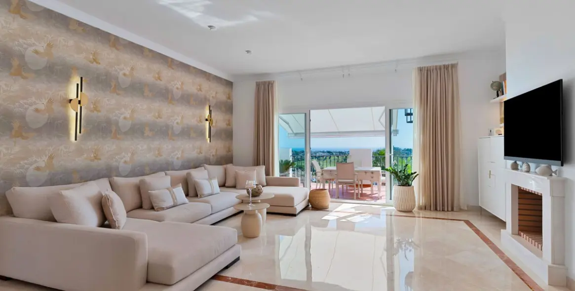 Sale of penthouse duplex in El Paraiso 1