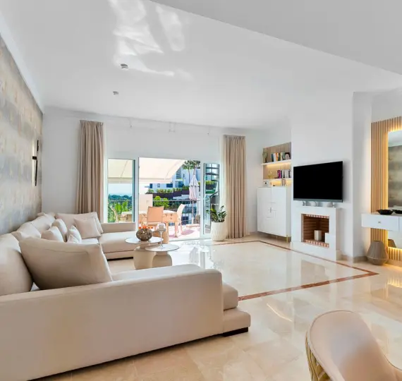 Sale of penthouse duplex in El Paraiso