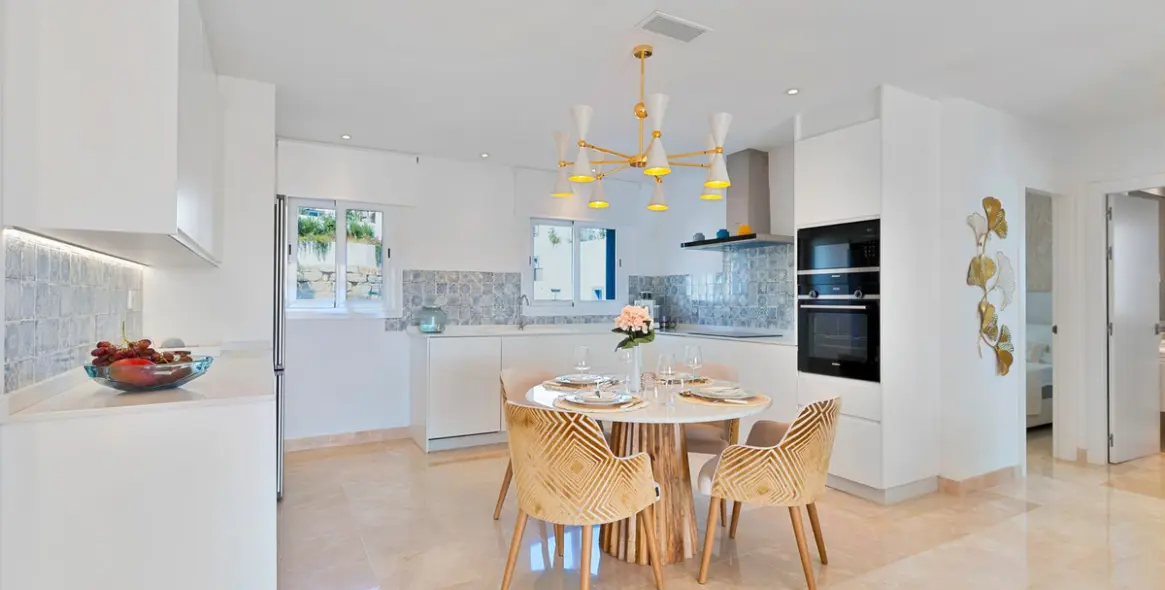 Sale of penthouse duplex in El Paraiso 4