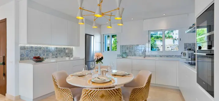 Sale of penthouse duplex in El Paraiso 4