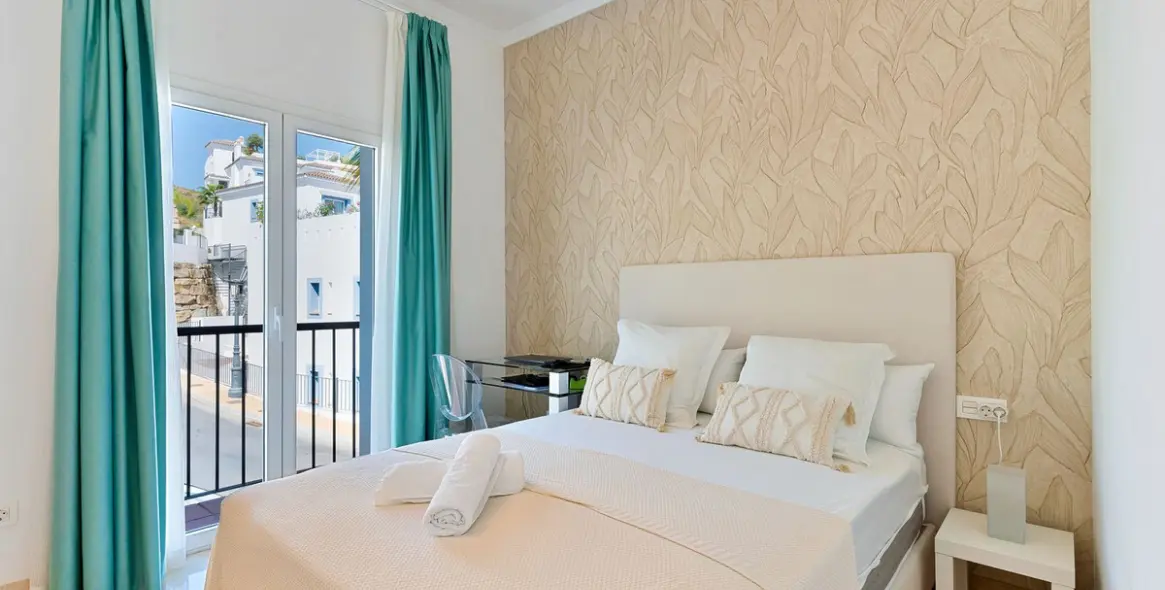 Sale of penthouse duplex in El Paraiso 6