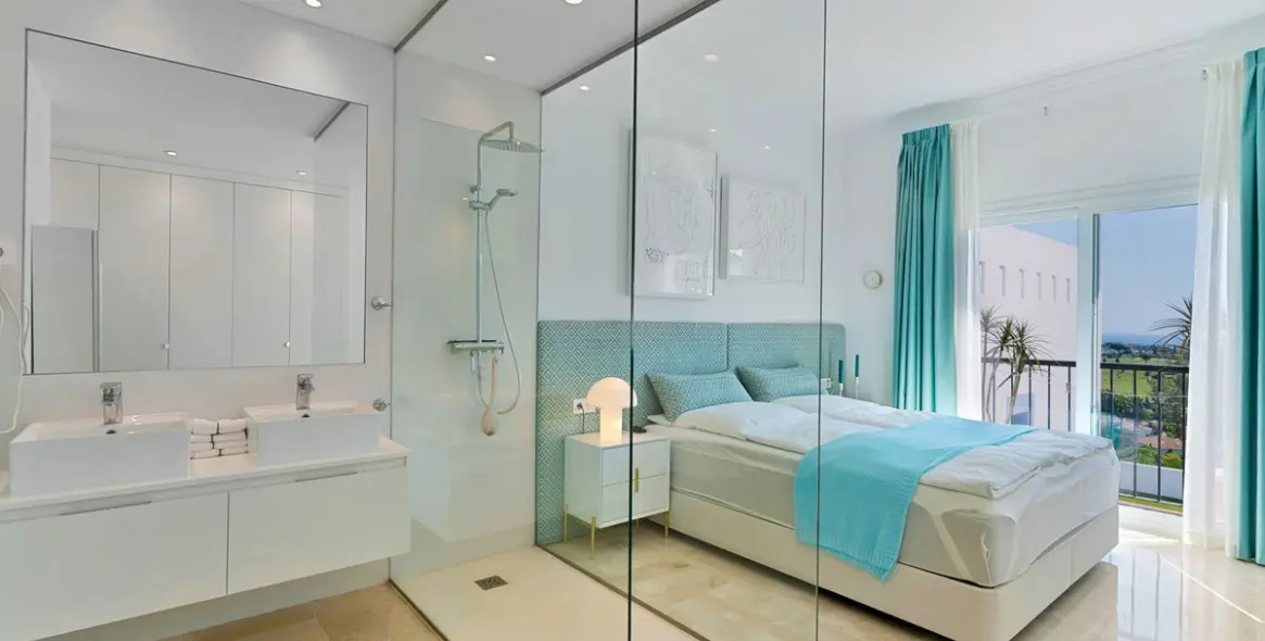 Sale of penthouse duplex in El Paraiso 9