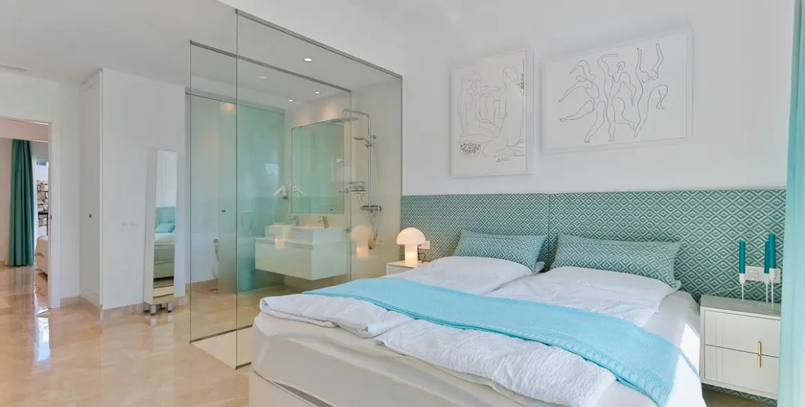 Sale of penthouse duplex in El Paraiso 10