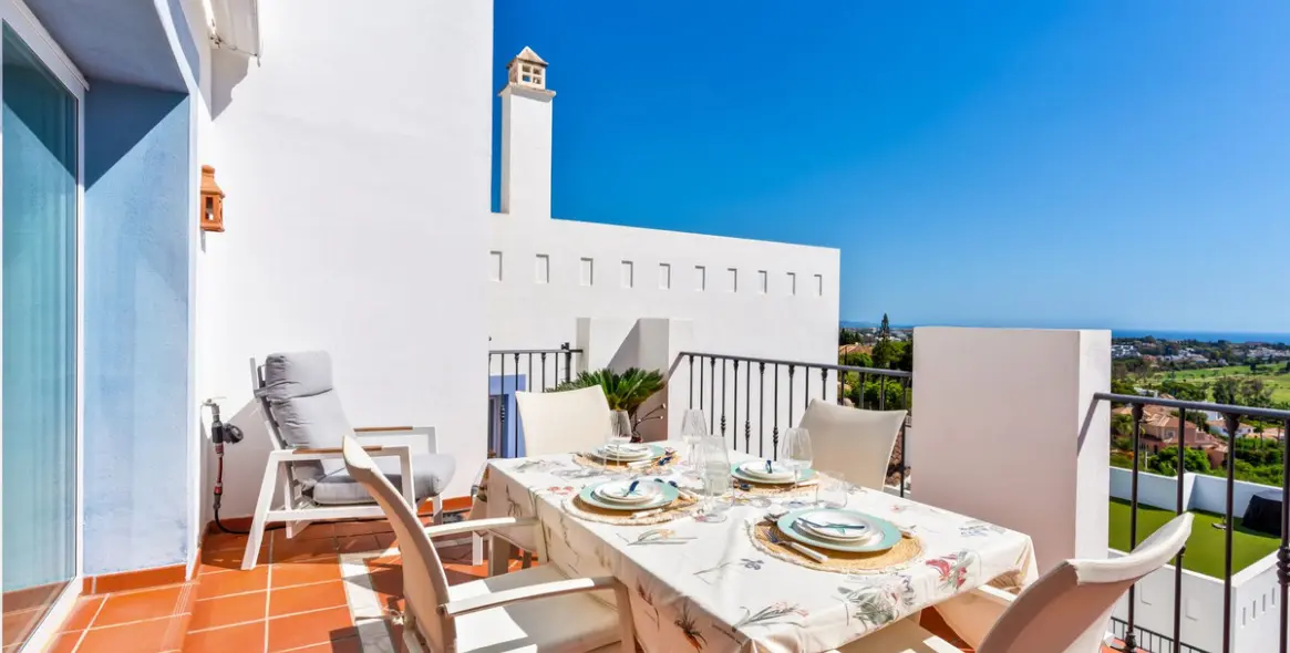 Sale of penthouse duplex in El Paraiso 14