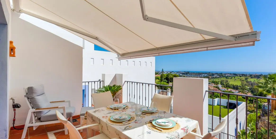 Sale of penthouse duplex in El Paraiso 17