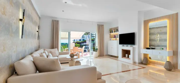 Sale of penthouse duplex in El Paraiso 1