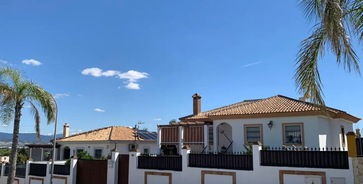 Sale of detached villa in Alhaurín de la Torre 2
