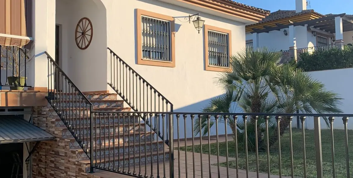 Продажа  отдельно стоящей виллы в Alhaurín de la Torre 25