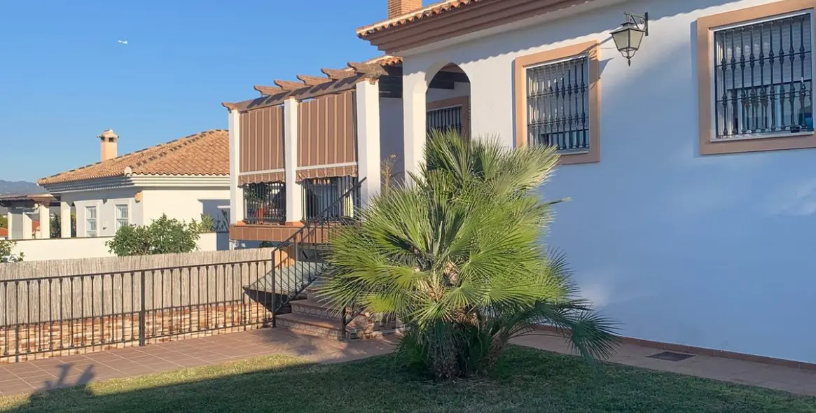 Продажа  отдельно стоящей виллы в Alhaurín de la Torre 27