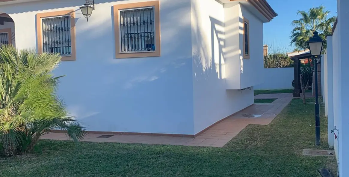 Продажа  отдельно стоящей виллы в Alhaurín de la Torre 28