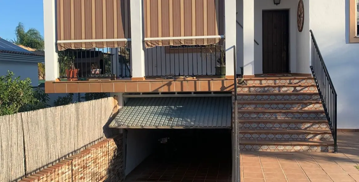 Продажа  отдельно стоящей виллы в Alhaurín de la Torre 31