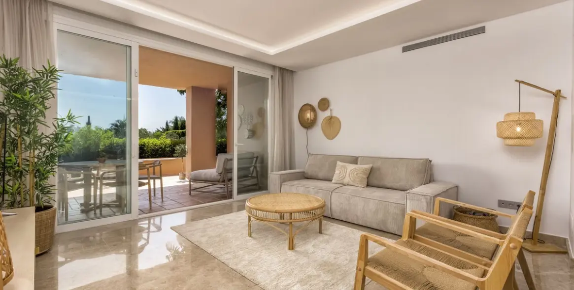 Sale of ground floor apartment in Nueva Andalucía 8