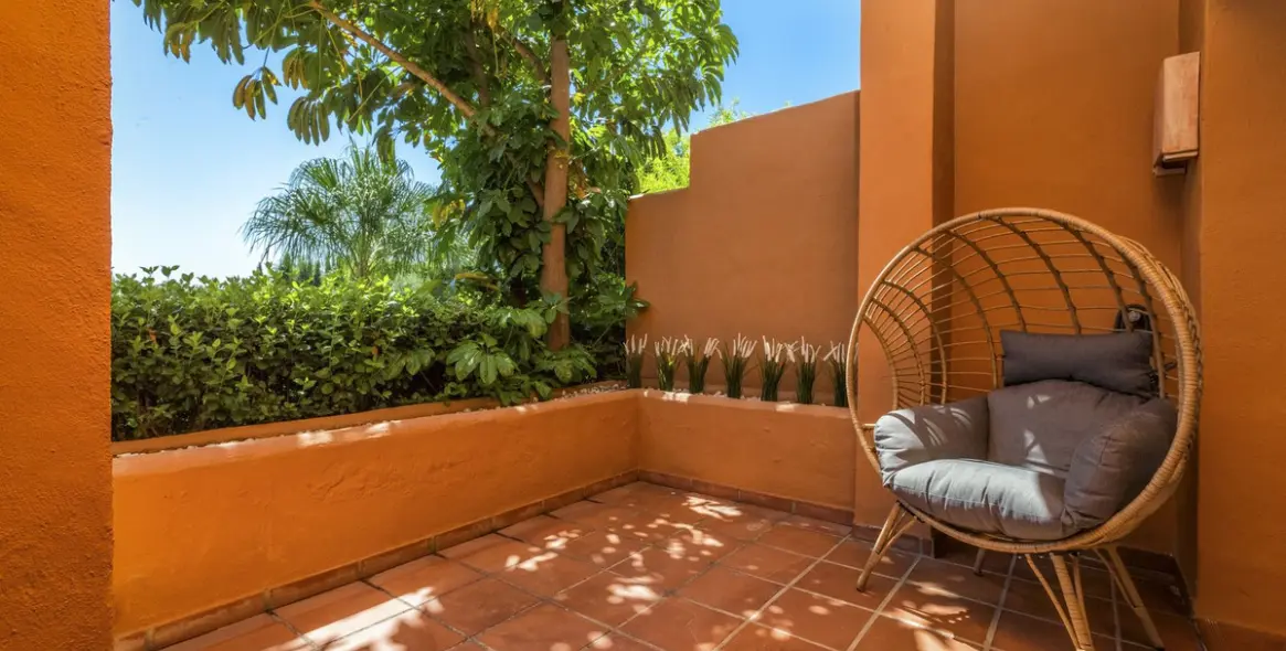 Sale of ground floor apartment in Nueva Andalucía 18