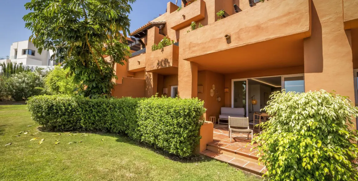 Sale of ground floor apartment in Nueva Andalucía 19
