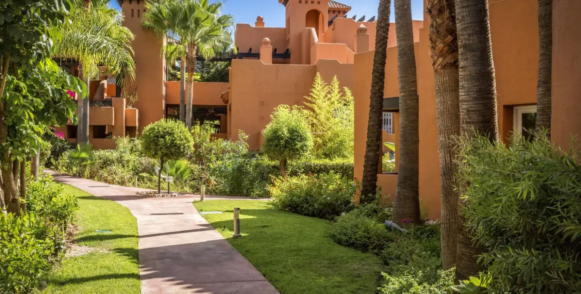 Sale of ground floor apartment in Nueva Andalucía 20