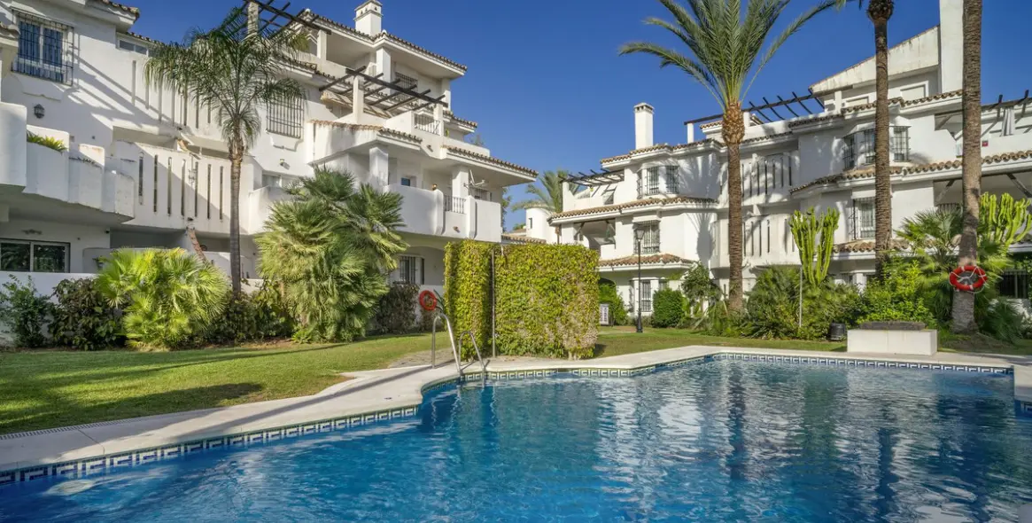 Sale of ground floor apartment in Nueva Andalucía 1