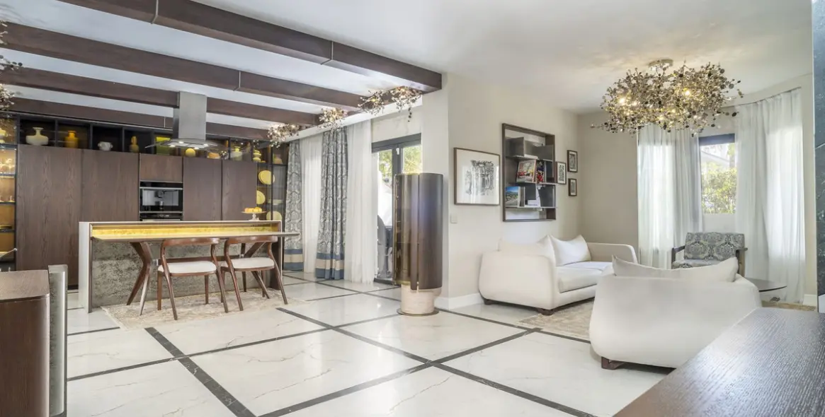 Sale of ground floor apartment in Nueva Andalucía 2