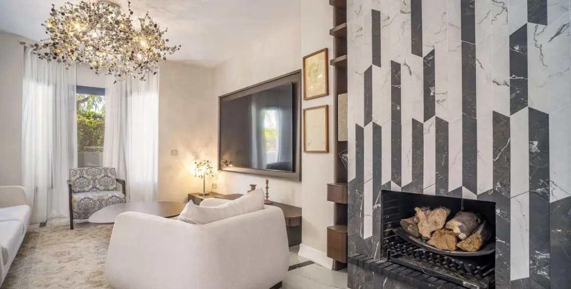 Sale of ground floor apartment in Nueva Andalucía 11