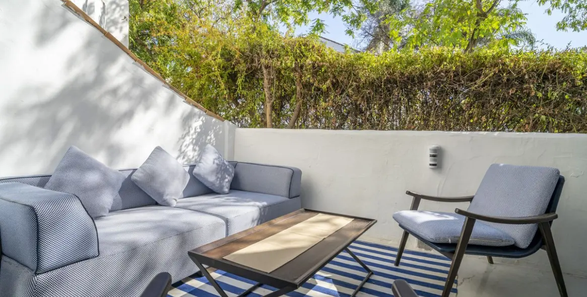 Sale of ground floor apartment in Nueva Andalucía 12