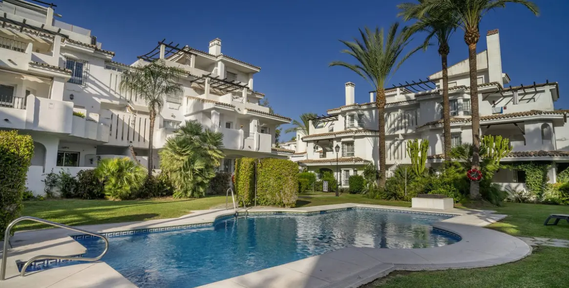 Продажа апартаментов на первом этаже в Nueva Andalucía 30