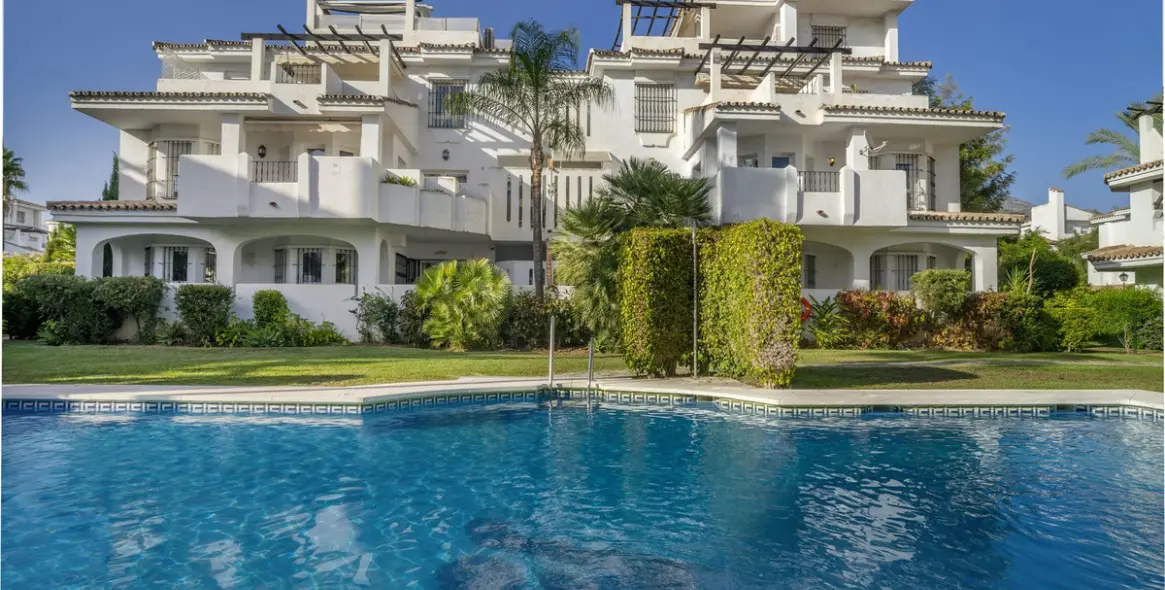 Продажа апартаментов на первом этаже в Nueva Andalucía 31